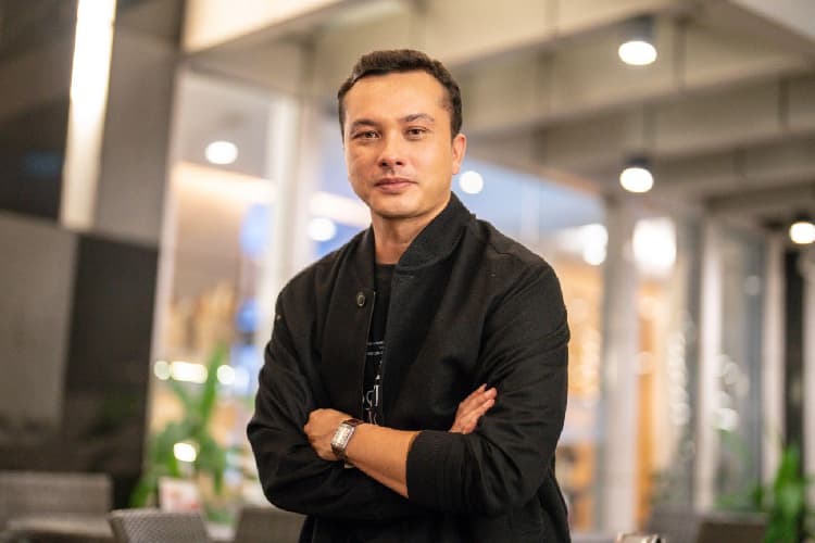 Tak Biasa, Nicholas Saputra Pakai One Take untuk VM Yura Yunita