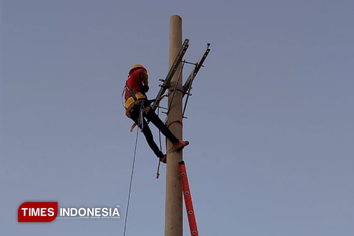 Listrik Raas Padam, Warga Mulai Siapkan Lampu Portable Khawatir hingga Idul Fitri